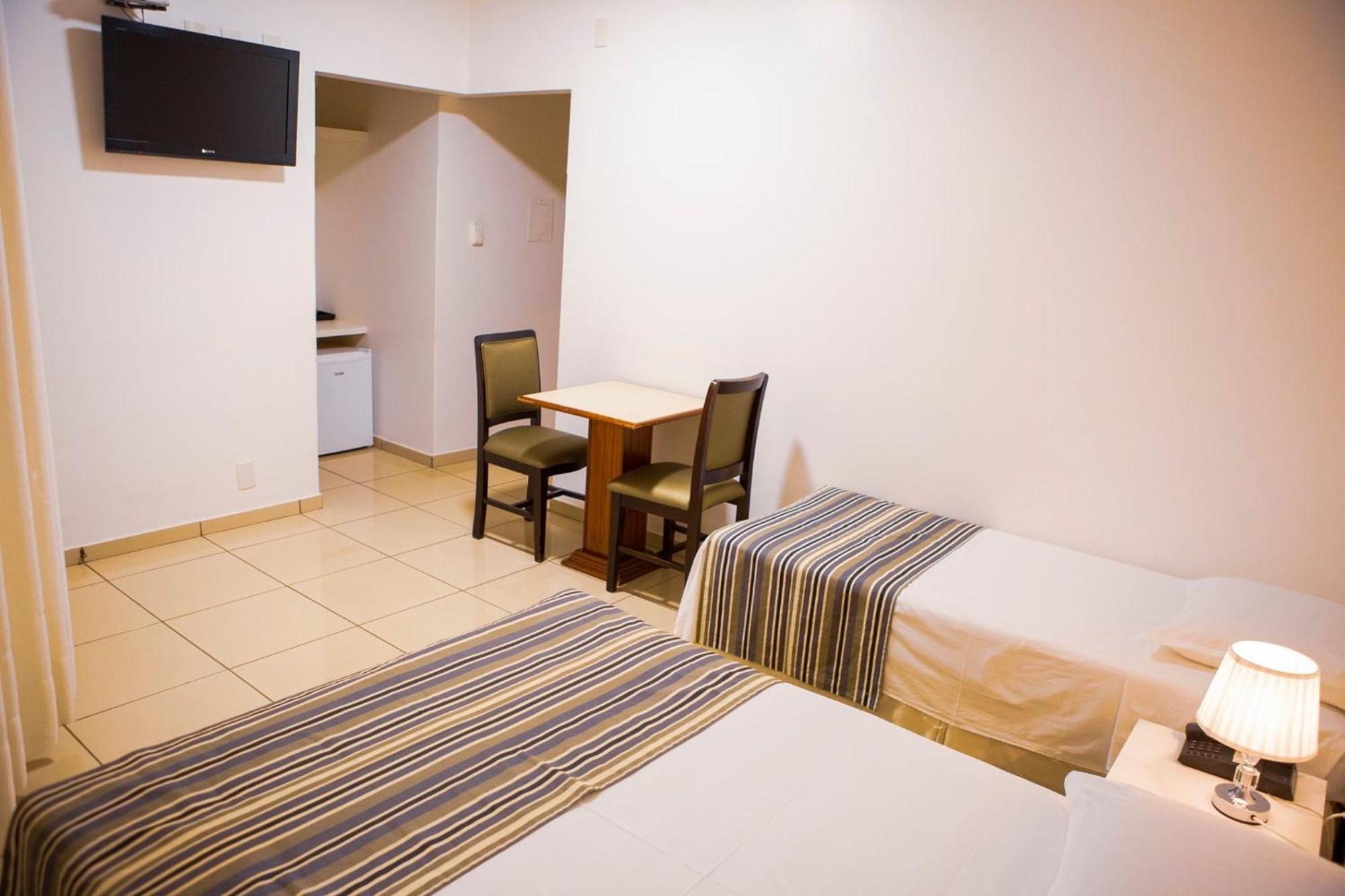 Hz Hotel ปาโตส เจ มินาส ภายนอก รูปภาพ